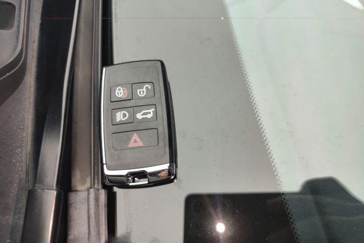 Used Land Rover Range Evoque New Energy 2023 Aurora L P300e Plug-in Hybrid Electric Version Interior 1