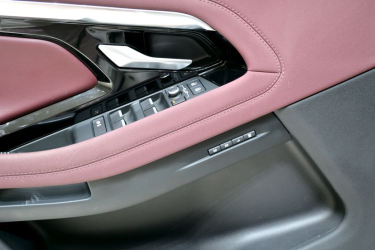 Used Land Rover Range Evoque New Energy 2023 Aurora L P300e Plug-in Hybrid Electric Version Interior 10