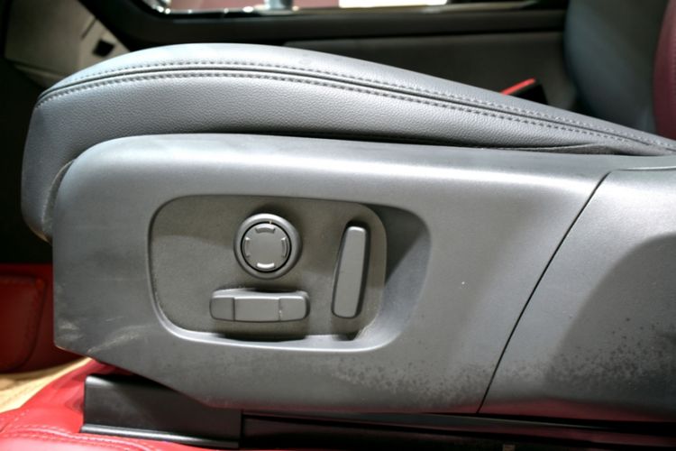 Used Land Rover Range Evoque New Energy 2023 Aurora L P300e Plug-in Hybrid Electric Version Interior 2