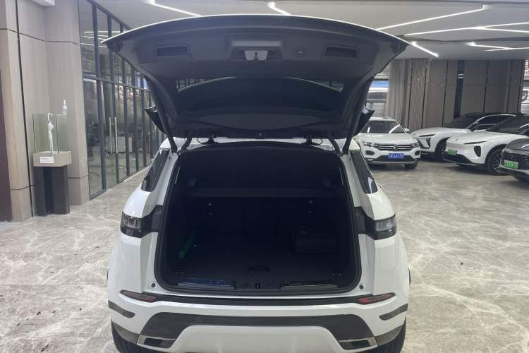 Used Land Rover Range Evoque New Energy 2023 Aurora L P300e Plug-in Hybrid Electric Version Interior 3