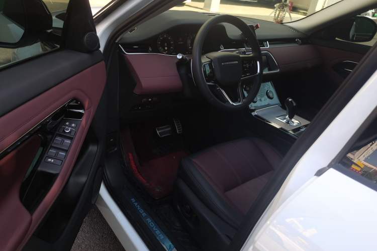 Used Land Rover Range Evoque New Energy 2023 Aurora L P300e Plug-in Hybrid Electric Version Interior 3