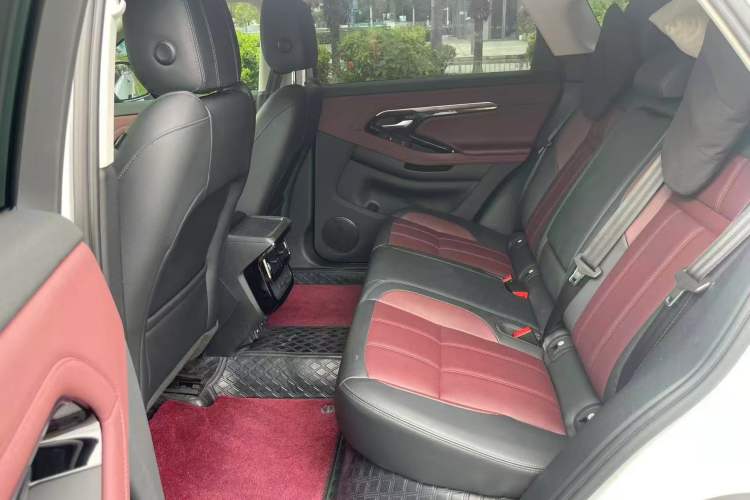 Used Land Rover Range Evoque New Energy 2023 Aurora L P300e Plug-in Hybrid Electric Version Interior 4