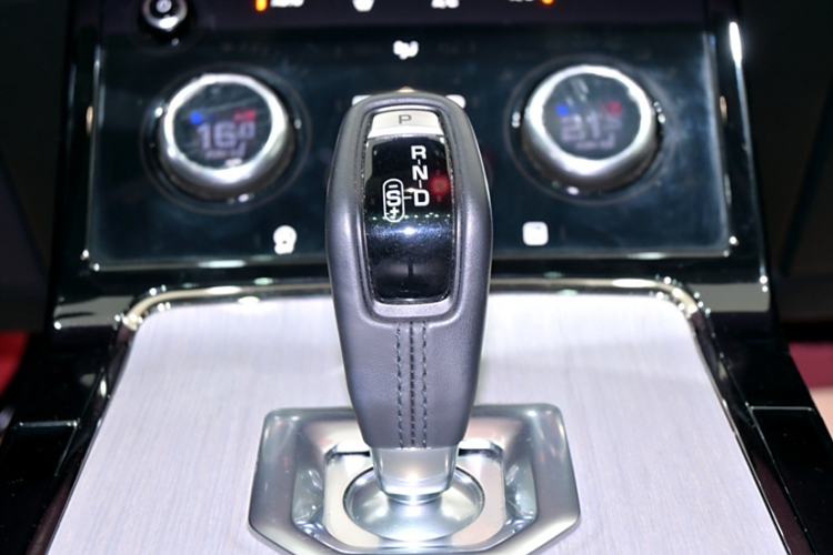 Used Land Rover Range Evoque New Energy 2023 Aurora L P300e Plug-in Hybrid Electric Version Interior 5
