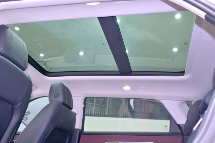 Used Land Rover Range Evoque New Energy 2023 Aurora L P300e Plug-in Hybrid Electric Version Interior 8