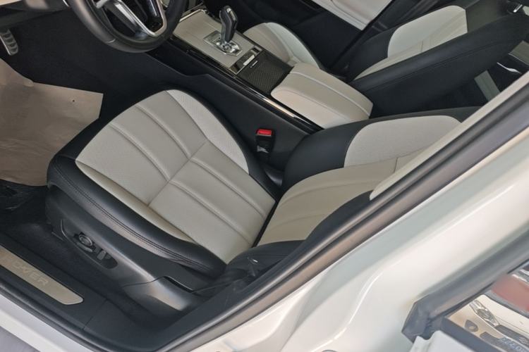 Used Land Rover Range Evoque New Energy 2023 Aurora L P300e Plug-in Hybrid Electric Version Left Front Seat
