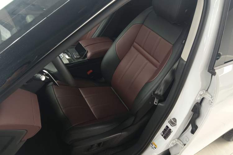 Used Land Rover Range Evoque New Energy 2023 Aurora L P300e Plug-in Hybrid Electric Version Left Front Seat