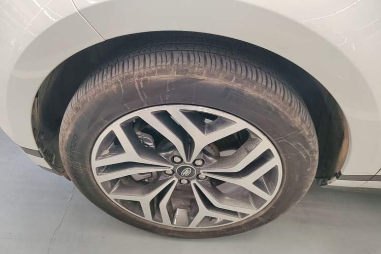 Used Land Rover Range Evoque New Energy 2023 Aurora L P300e Plug-in Hybrid Electric Version Left Front Wheel Hub