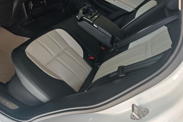 Used Land Rover Range Evoque New Energy 2023 Aurora L P300e Plug-in Hybrid Electric Version Left Rear Seat