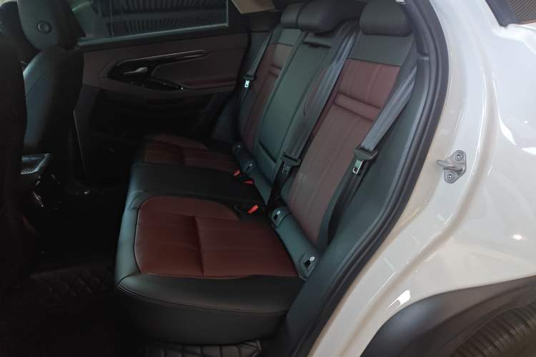 Used Land Rover Range Evoque New Energy 2023 Aurora L P300e Plug-in Hybrid Electric Version Left Rear Seat
