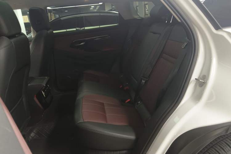 Used Land Rover Range Evoque New Energy 2023 Aurora L P300e Plug-in Hybrid Electric Version Left Rear Seat