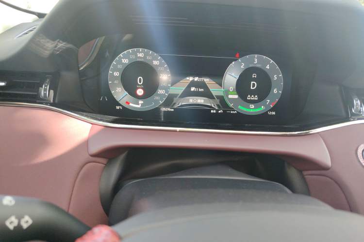 Used Land Rover Range Evoque New Energy 2023 Aurora L P300e Plug-in Hybrid Electric Version Odometer Close Up