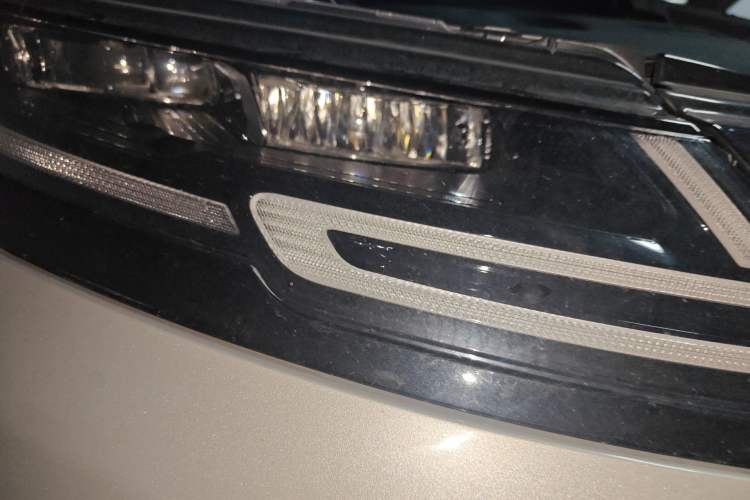 Used Land Rover Range Evoque New Energy 2023 Aurora L P300e Plug-in Hybrid Electric Version Right Front Headlight