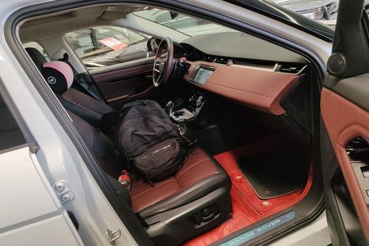 Used Land Rover Range Evoque New Energy 2023 Aurora L P300e Plug-in Hybrid Electric Version Right Front Seat