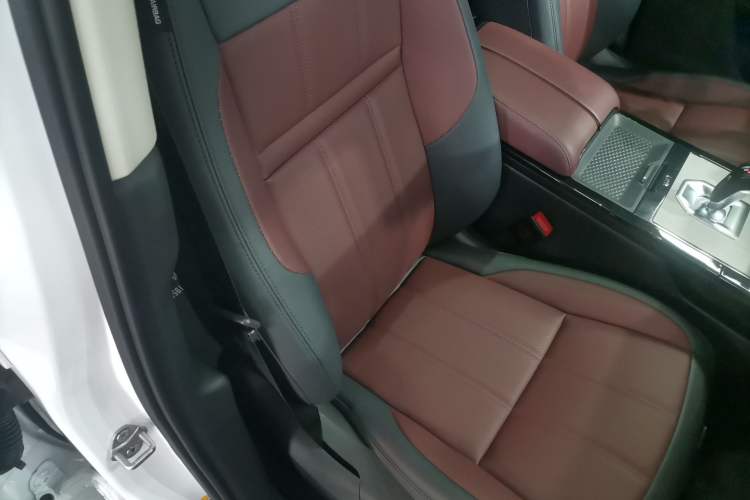 Used Land Rover Range Evoque New Energy 2023 Aurora L P300e Plug-in Hybrid Electric Version Right Front Seat