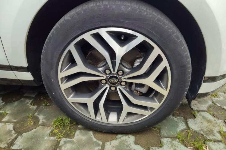 Used Land Rover Range Evoque New Energy 2023 Aurora L P300e Plug-in Hybrid Electric Version Right Front Wheel Hub
