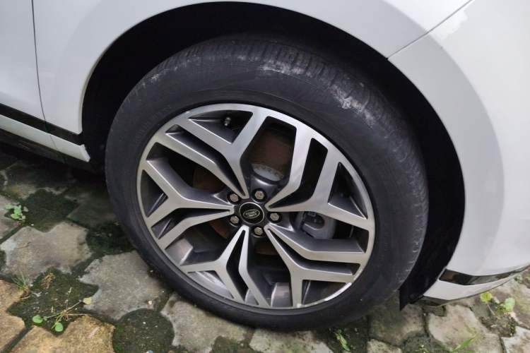 Used Land Rover Range Evoque New Energy 2023 Aurora L P300e Plug-in Hybrid Electric Version Right Front Wheel Hub
