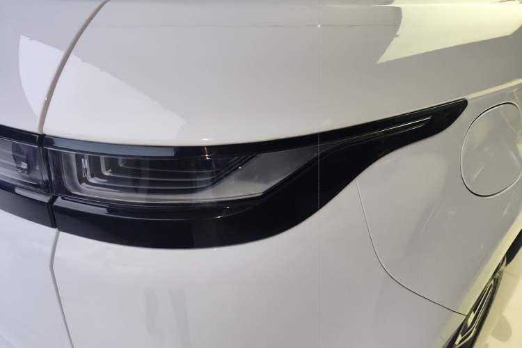 Used Land Rover Range Evoque New Energy 2023 Aurora L P300e Plug-in Hybrid Electric Version Right Rear Taillight