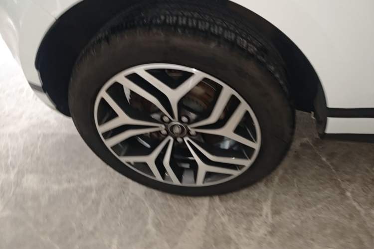 Used Land Rover Range Evoque New Energy 2023 Aurora L P300e Plug-in Hybrid Electric Version Right Rear Wheel Hub