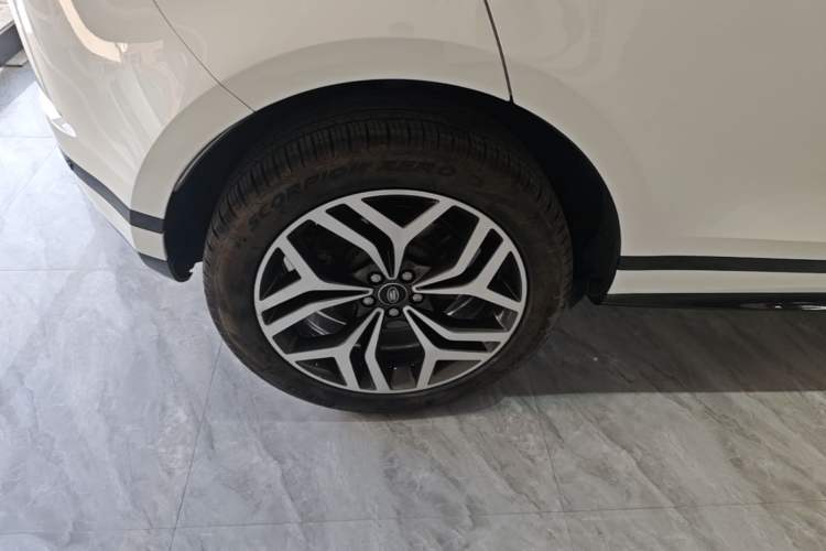 Used Land Rover Range Evoque New Energy 2023 Aurora L P300e Plug-in Hybrid Electric Version Right Rear Wheel Hub