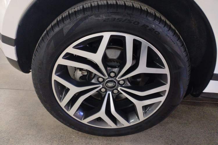 Used Land Rover Range Evoque New Energy 2023 Aurora L P300e Plug-in Hybrid Electric Version Right Rear Wheel Hub