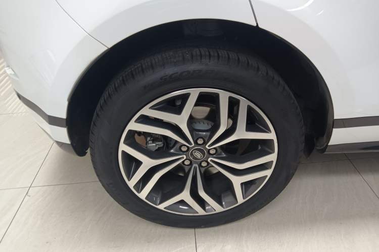 Used Land Rover Range Evoque New Energy 2023 Aurora L P300e Plug-in Hybrid Electric Version Right Rear Wheel Hub