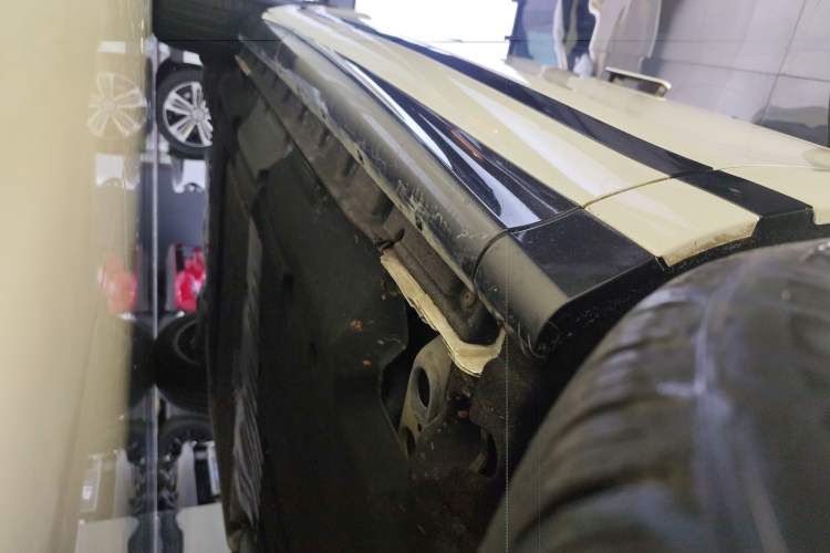 Used Land Rover Range Evoque New Energy 2023 Aurora L P300e Plug-in Hybrid Electric Version Right Side Sill