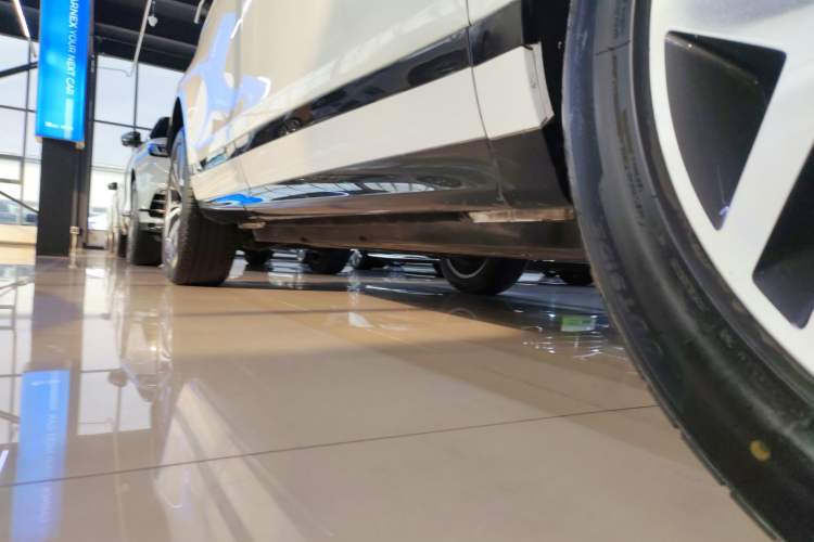 Used Land Rover Range Evoque New Energy 2023 Aurora L P300e Plug-in Hybrid Electric Version Right Side Sill