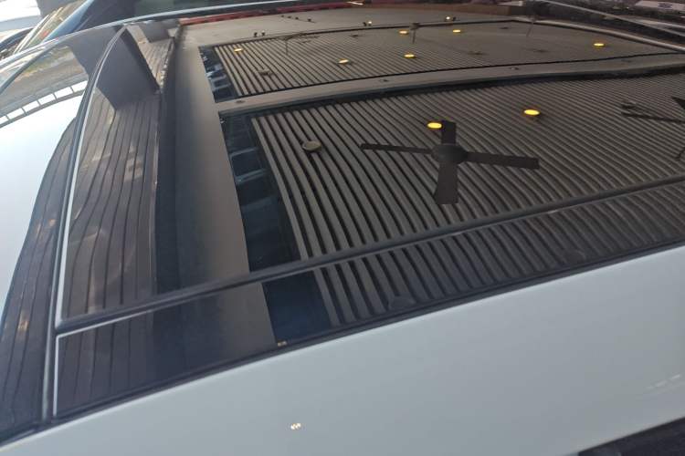 Used Land Rover Range Evoque New Energy 2023 Aurora L P300e Plug-in Hybrid Electric Version Roof