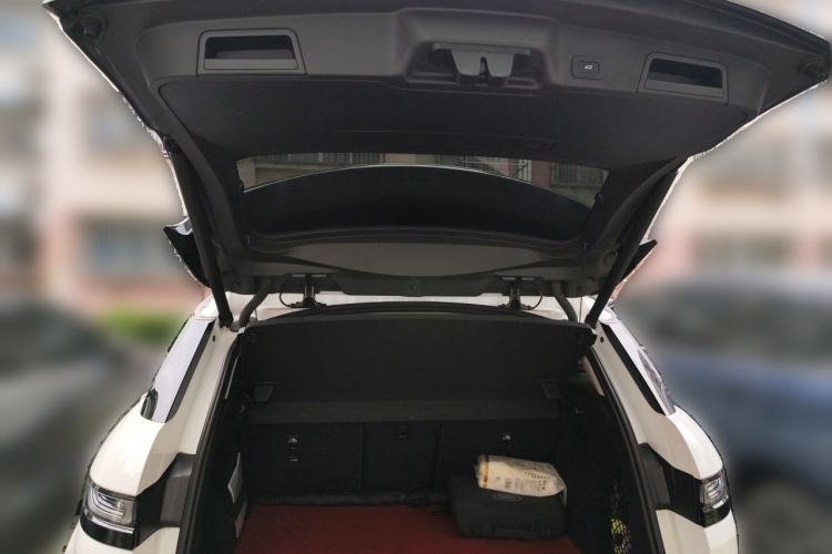 Used Land Rover Range Evoque New Energy 2023 Aurora L P300e Plug-in Hybrid Electric Version Trunk