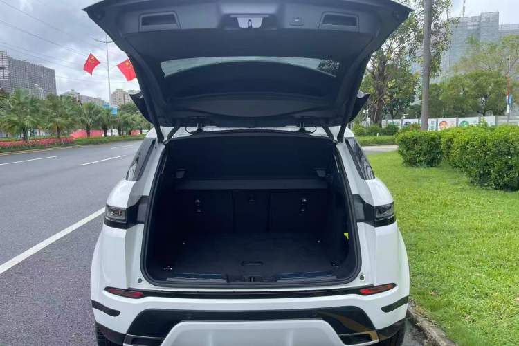 Used Land Rover Range Evoque New Energy 2023 Aurora L P300e Plug-in Hybrid Electric Version Trunk