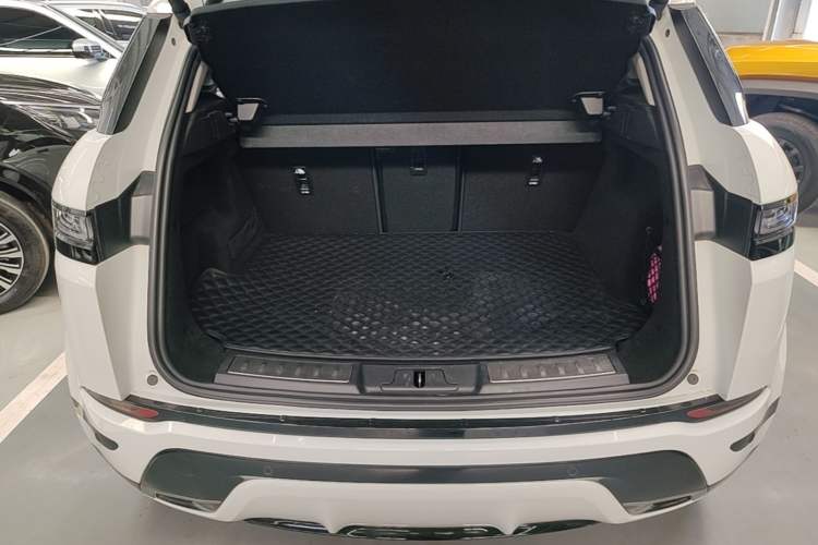 Used Land Rover Range Evoque New Energy 2023 Aurora L P300e Plug-in Hybrid Electric Version Trunk