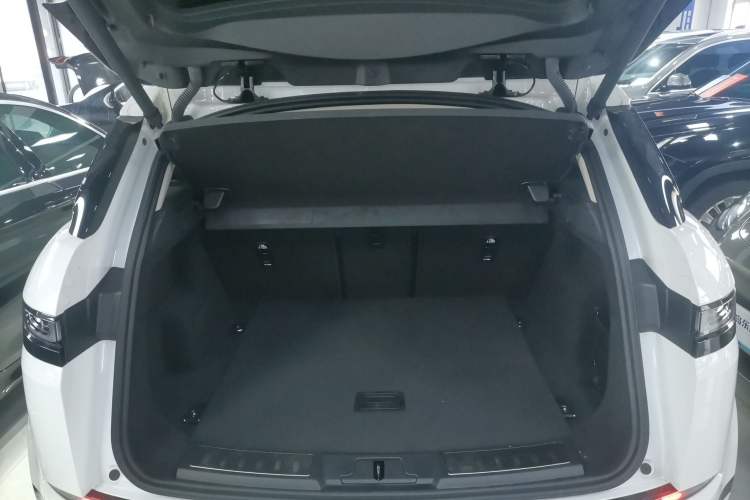 Used Land Rover Range Evoque New Energy 2023 Aurora L P300e Plug-in Hybrid Electric Version Trunk