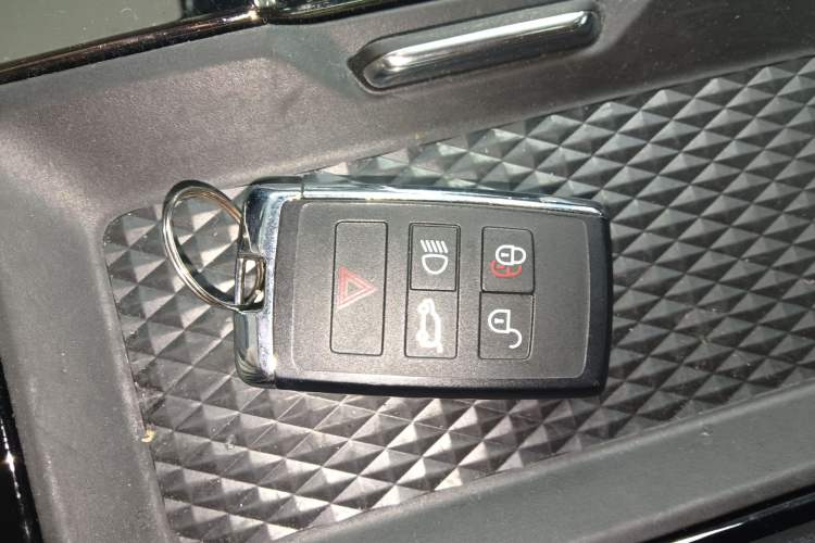 Used Land Rover Range Evoque New Energy 2023 Aurora L P300e Plug-in Hybrid Electric Version Vehicle Key