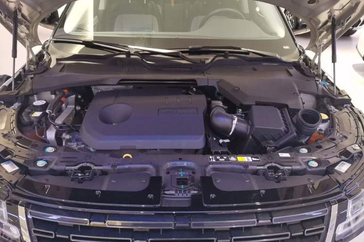 Used Land Rover Range Evoque New Energy 2024 Aurora L P300e Plug-in Hybrid Electric Version Engine Bay