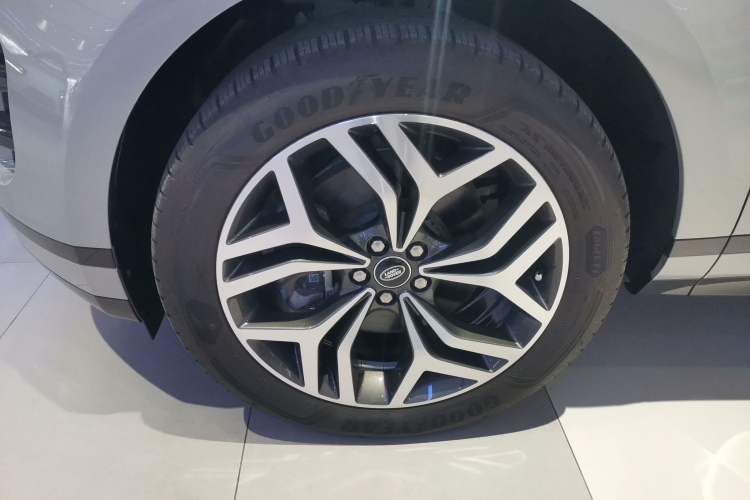 Used Land Rover Range Evoque New Energy 2024 Aurora L P300e Plug-in Hybrid Electric Version Exterior 7
