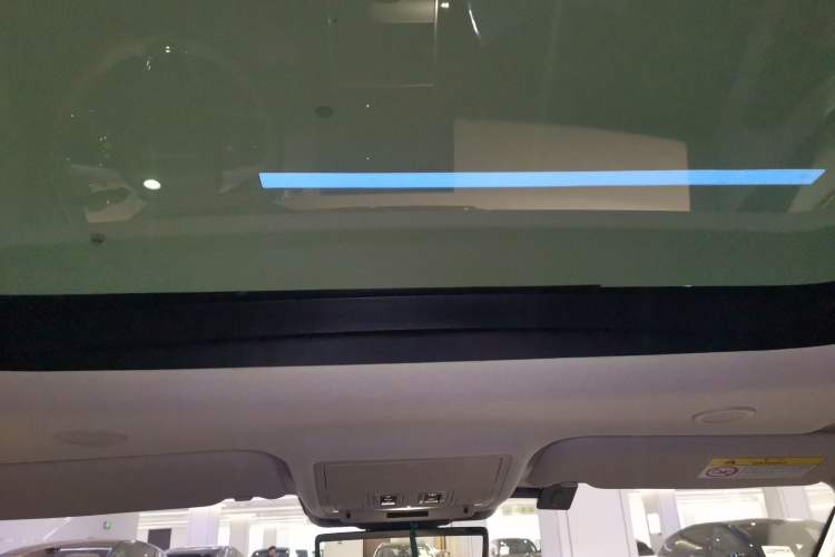Used Land Rover Range Evoque New Energy 2024 Aurora L P300e Plug-in Hybrid Electric Version Headliner