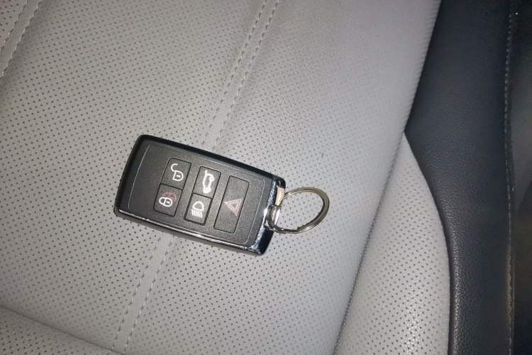 Used Land Rover Range Evoque New Energy 2024 Aurora L P300e Plug-in Hybrid Electric Version Interior 1