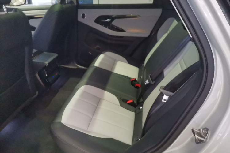 Used Land Rover Range Evoque New Energy 2024 Aurora L P300e Plug-in Hybrid Electric Version Interior 4