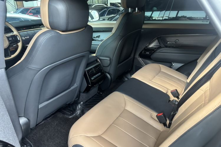 Used Land Rover Range Sport 2023 400PS Dynamic SE Interior 2