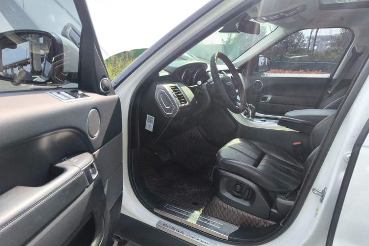 Used Land Rover Range Sport 2016 3.0 SDV6 HSE Interior 3