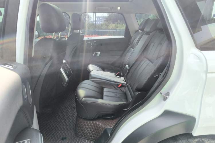Used Land Rover Range Sport 2016 3.0 SDV6 HSE Interior 4