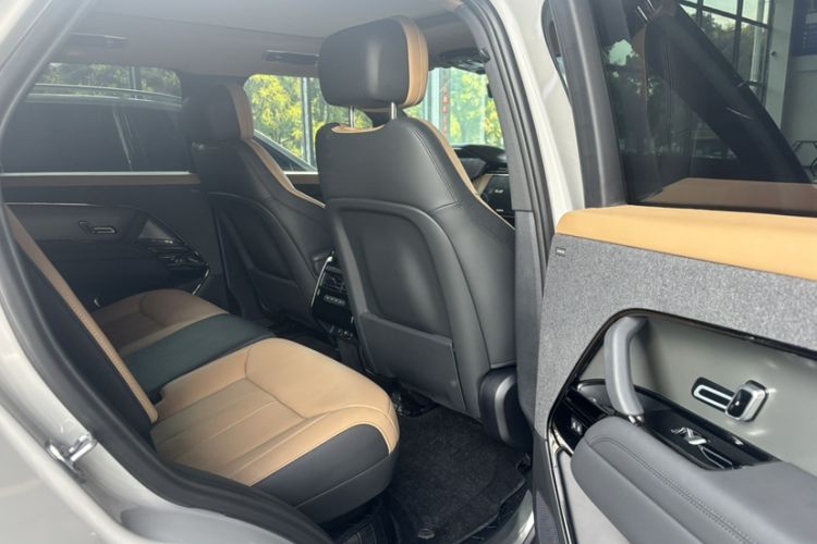 Used Land Rover Range Sport 2023 400PS Dynamic SE Interior 9