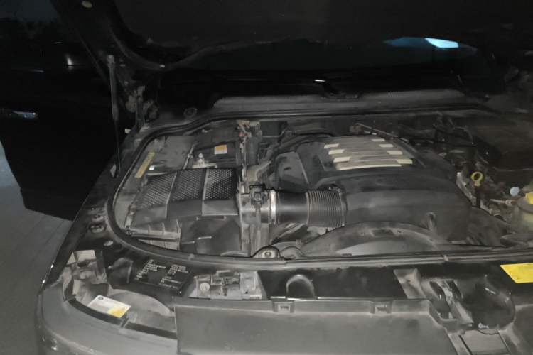 Used Land Rover Range Sport 2005 Sports Edition V8 4.4 Engine Bay Right