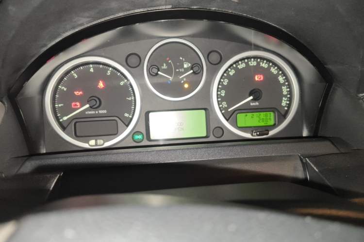 Used Land Rover Range Sport 2005 Sports Edition V8 4.4 Odometer Close Up