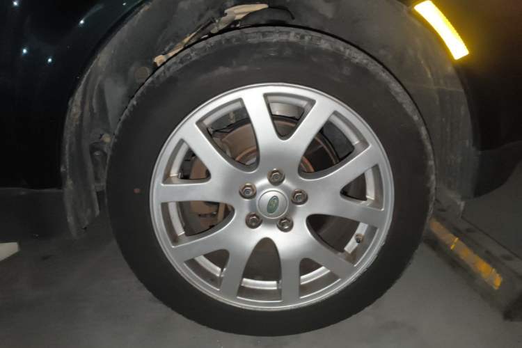 Used Land Rover Range Sport 2005 Sports Edition V8 4.4 Right Front Wheel Hub