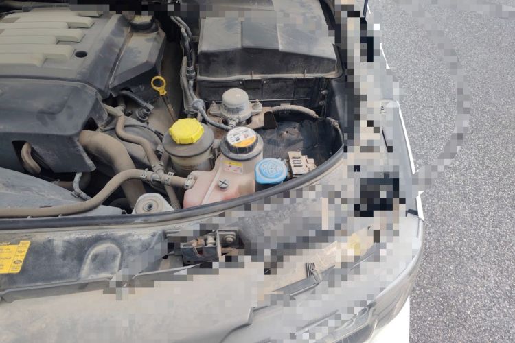 Used Land Rover Range Sport 2005 Sports Edition V8 4.4 Engine Bay Left