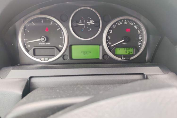 Used Land Rover Range Sport 2005 Sports Edition V8 4.4 Odometer Close Up
