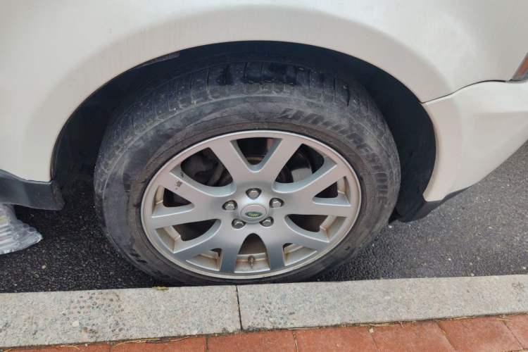 Used Land Rover Range Sport 2005 Sports Edition V8 4.4 Right Front Wheel Hub