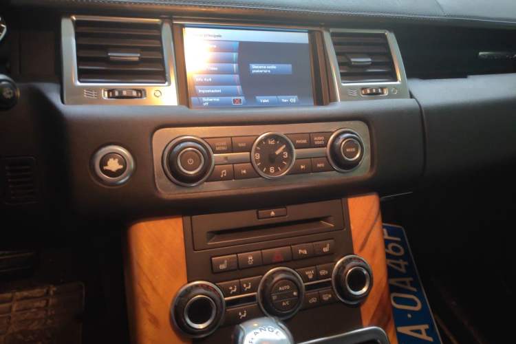 Used Land Rover Range Sport 2010 5.0 SC V8 HSE Audio And AC Panel