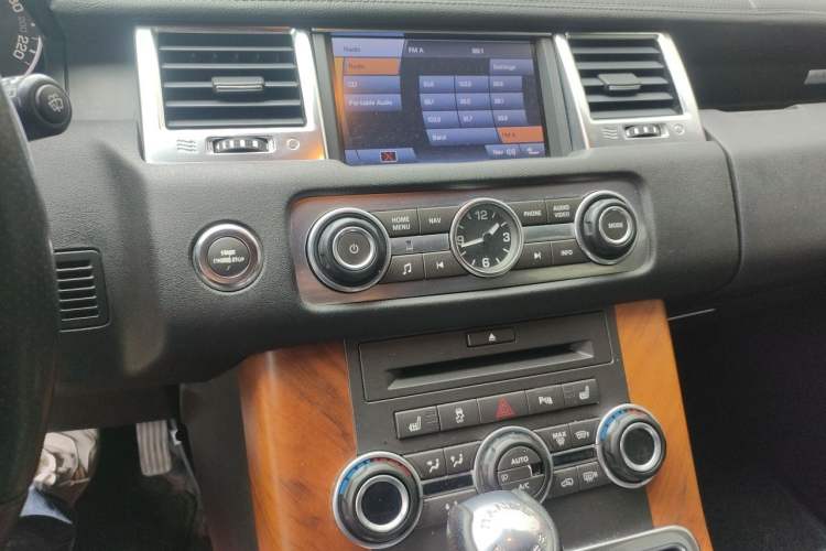 Used Land Rover Range Sport 2010 3.0 TDV6 HSE Diesel Edition Audio And AC Panel